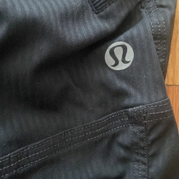 Lululemon sz 6 Studio Crop Coal (black) for yoga excellent pre owned condition - Picture 5 of 14